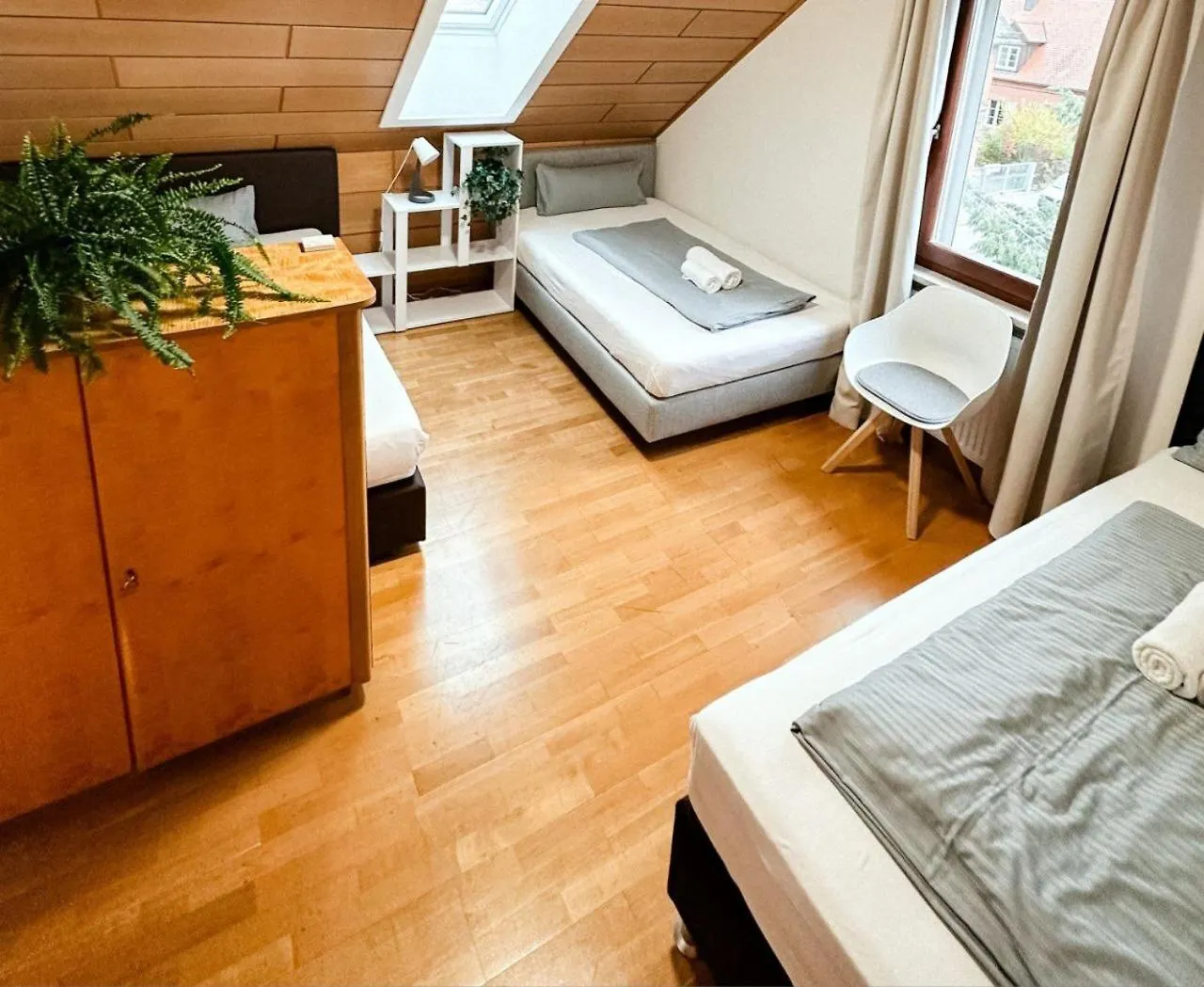 Sali Homes K39 Monte-Carlo -Spacious 6-Bedroom Apartment With Terrace And Garden Views In Bayreuth Ideal For Groups